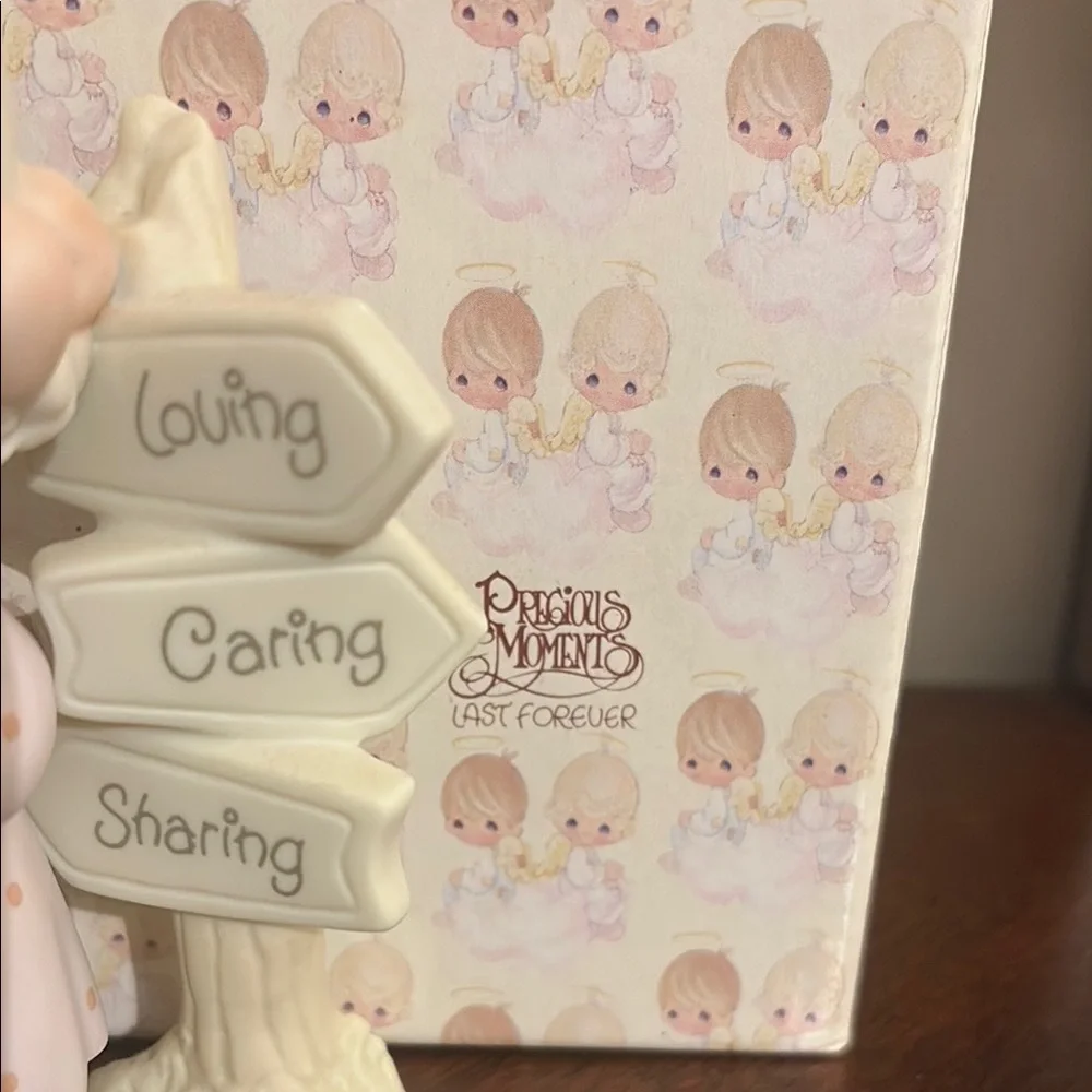 Precious Moments Loving Caring Sharing Figurine - Picture 2 of 6